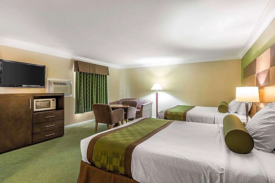 Rodeway Inn & Suites Canyon Lake-Menifee West