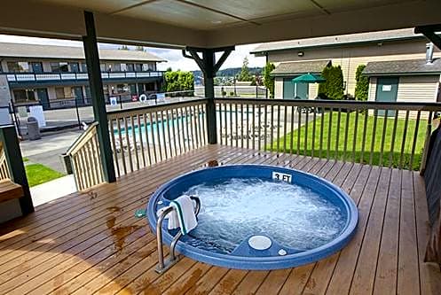 Poulsbo Inn & Suites