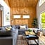 Rustic Waterfront Chalet Panoramic View and Spa