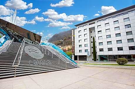 Yomo Mola Park