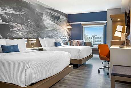 Quadruple Room with Two Queen Beds - Non Smoking