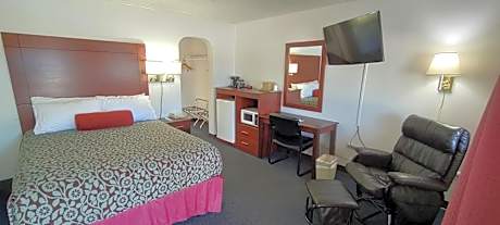 1 Queen Bed