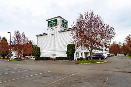 HomeTowne Studios by Red Roof Tacoma - Puyallup