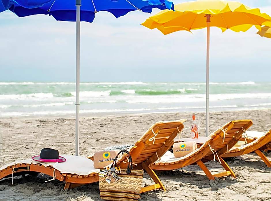 Pini Beach Village