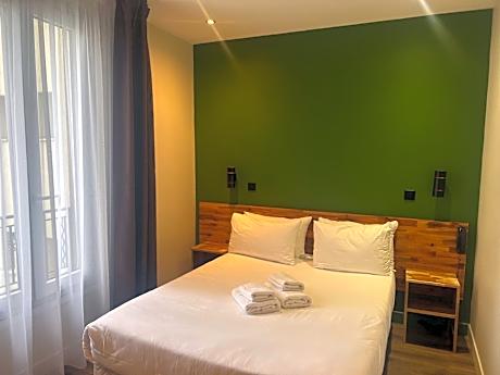 Two Adjacent Double Rooms (non connecting)
