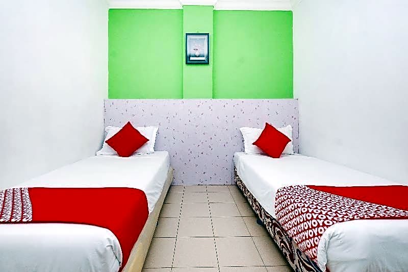 OYO 850 Gold Star Hotel