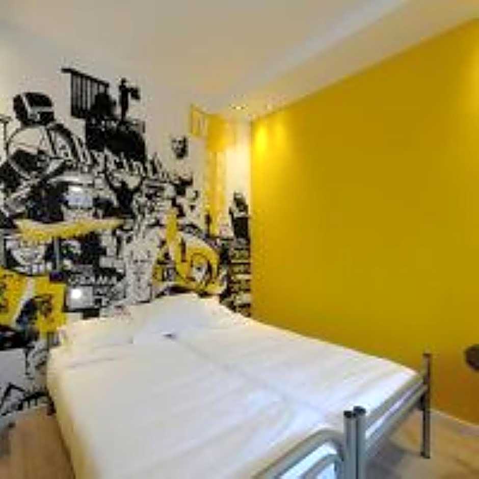 The 3 Ducks Eiffel Tower by Hiphophostels