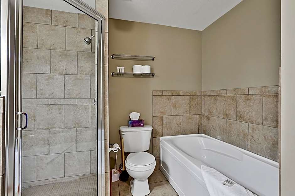 Inviting Rocky Mountain HOT TUB in Top Rated Condo managed by Little Sister Getaways