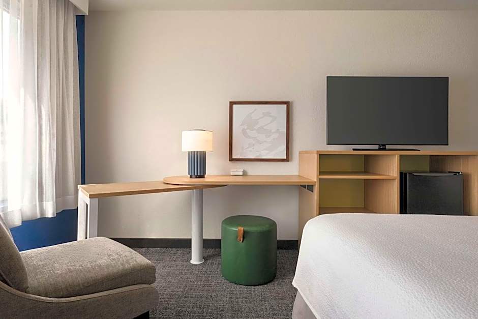 Photo 1 of 9 of 1 Queen Bed, Mobility Accessible, Bathtub