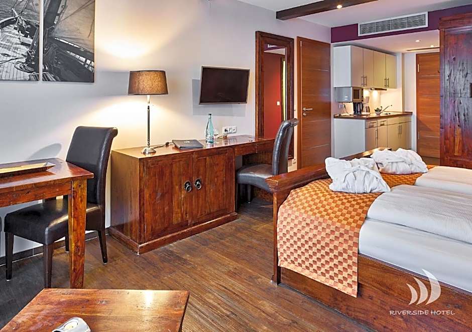 Riverside Hotel