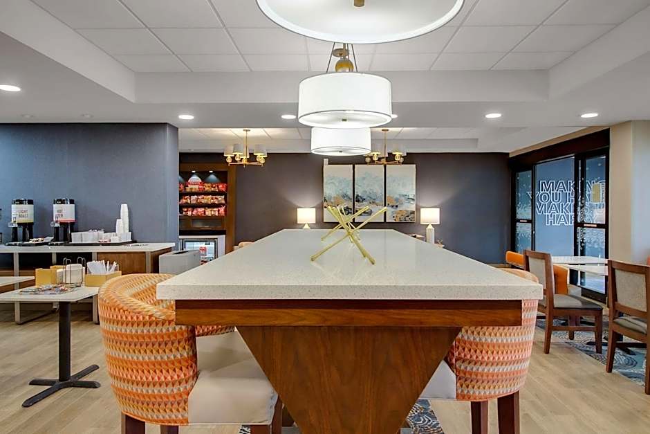 Hampton Inn By Hilton Birmingham-Colonnade 280