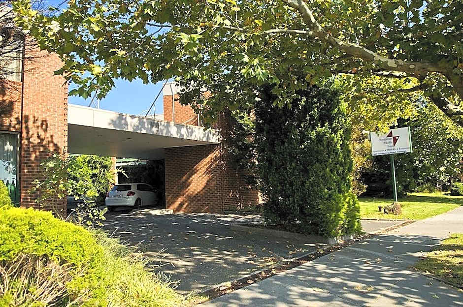 Lamplighter Motel And Apartments