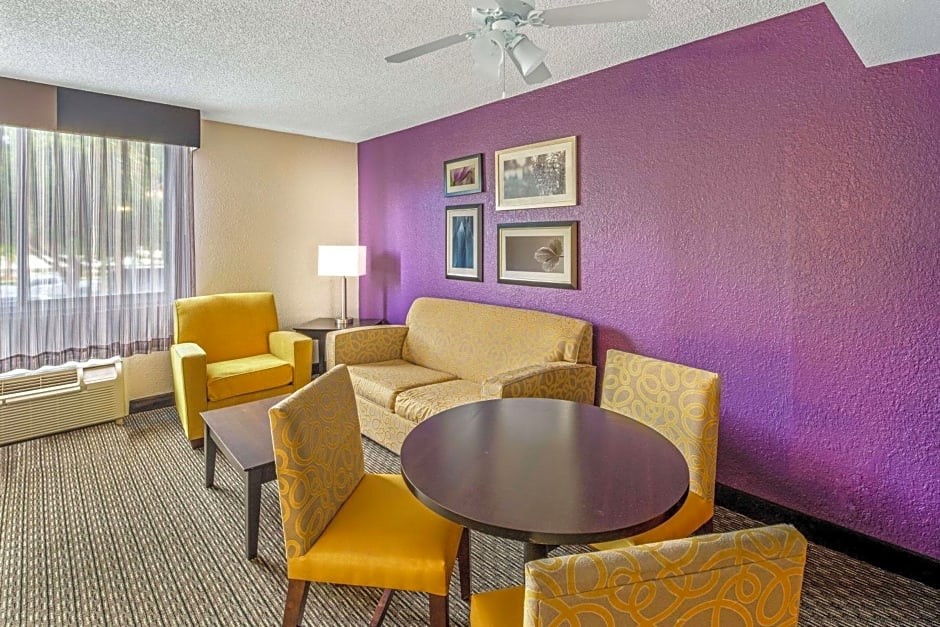 La Quinta Inn & Suites by Wyndham Miami Lakes