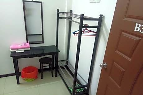 Standard Twin Room with Shared Bathroom
