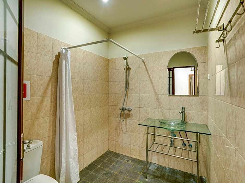 OYO 3950 The Ratna Hotel