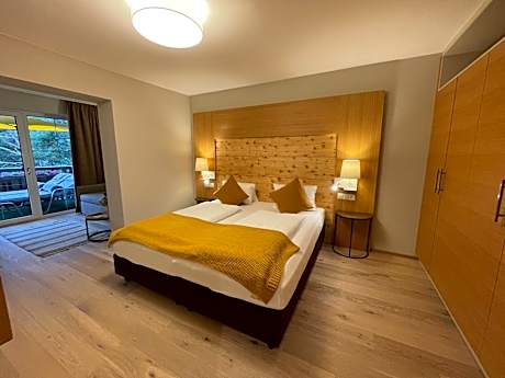 Apartment with Lake View