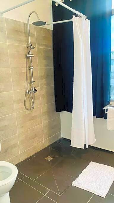 Urban Zen Appart Spacieux studio atypique avec bain a remous proche de tout