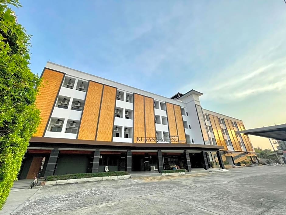 Klaang Muang Hotel (โรงแรมกลางเมือง)