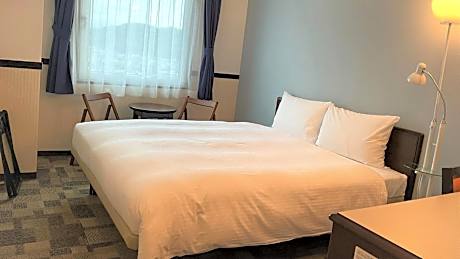 Queen Room - Non-Smoking