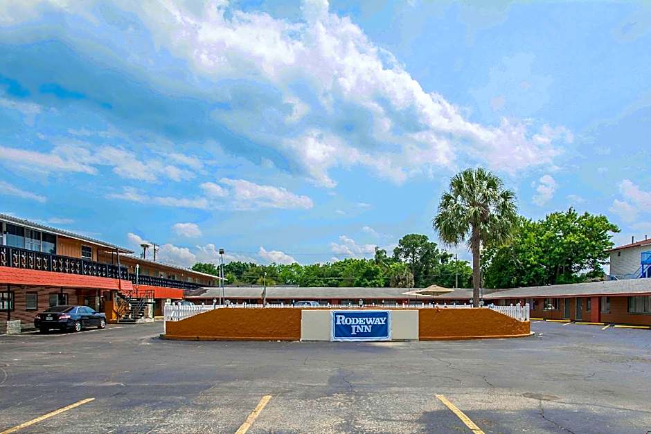 Rodeway Inn & Suites Winter Haven Chain of Lakes
