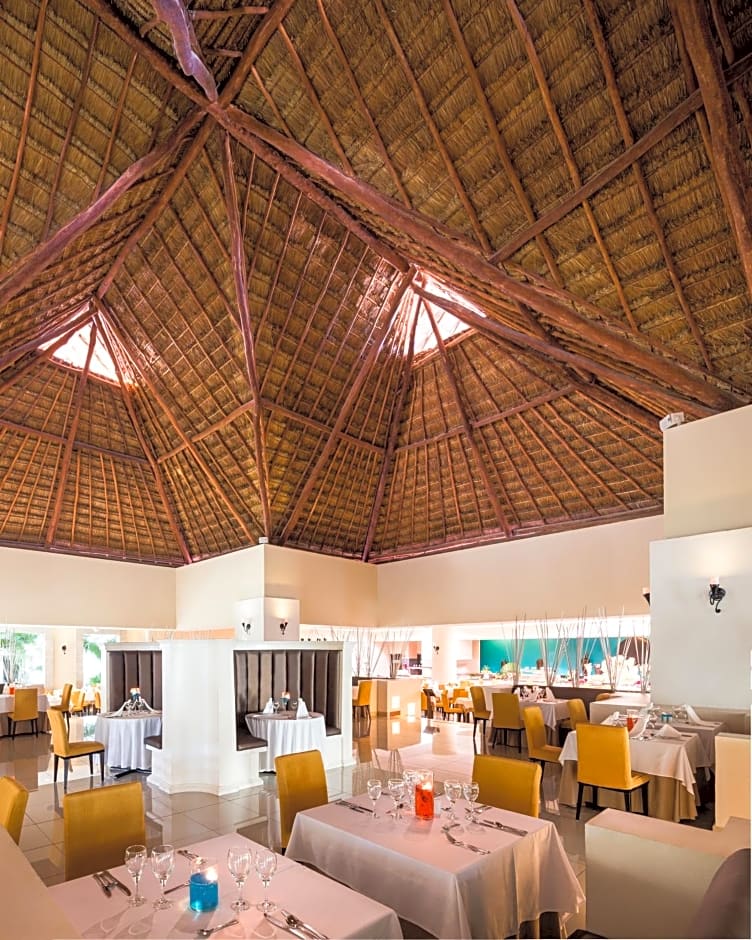 Blue Bay Grand Esmeralda - All Inclusive