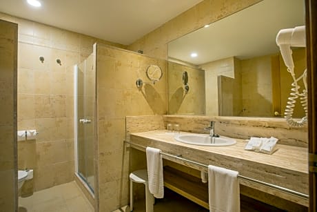 ONE BEDROOM SUITE 3 ADULTS