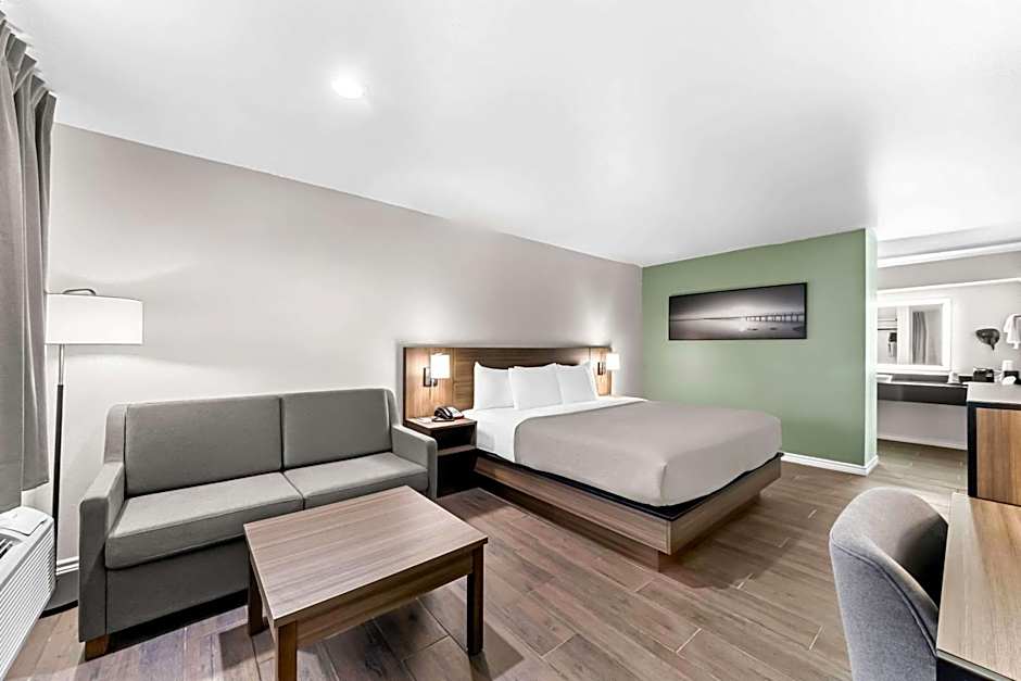 Quality Inn & Suites Port Lavaca near Lighthouse Beach