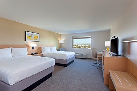 Queen Room with Two Queen Beds - Executive Level - Non-Smoking