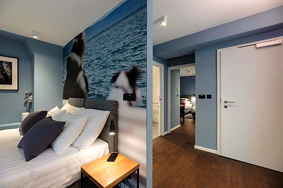 Camera Hotel