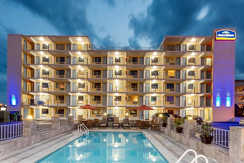 Howard Johnson by Wyndham Virginia Beach At The Beach