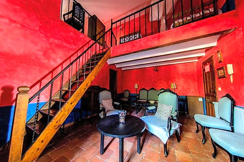 Hotel Royo Guarde-Puente Faco, junto al río Mundo