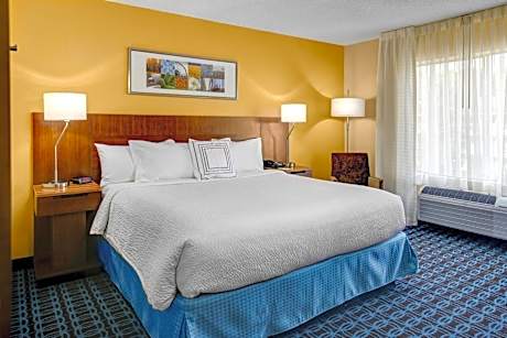 King Room with Adapted Tub - Mobility Accessible