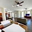 La Lola Hotel & Suites