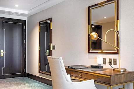 Studio with Two Queen Beds