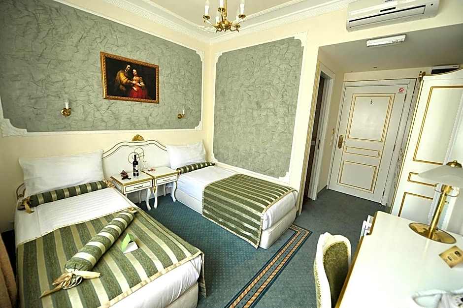 Queen's Astoria Design Hotel