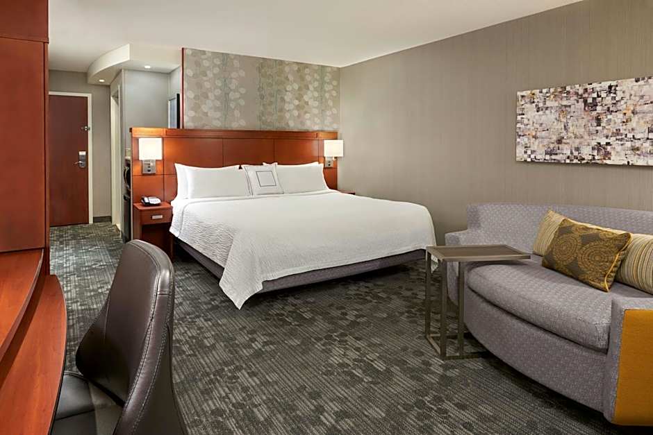 Courtyard by Marriott Kingston Highway 401/Division Street