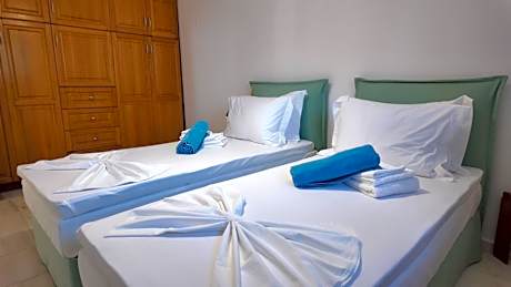 Apartment with Garden View