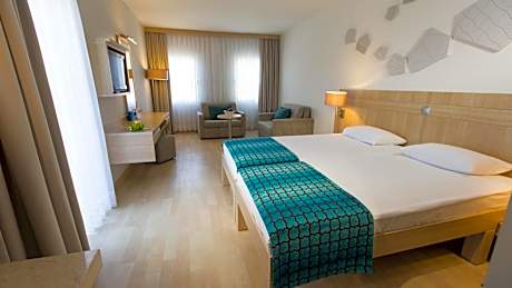 Superior Twin Room with Garden View