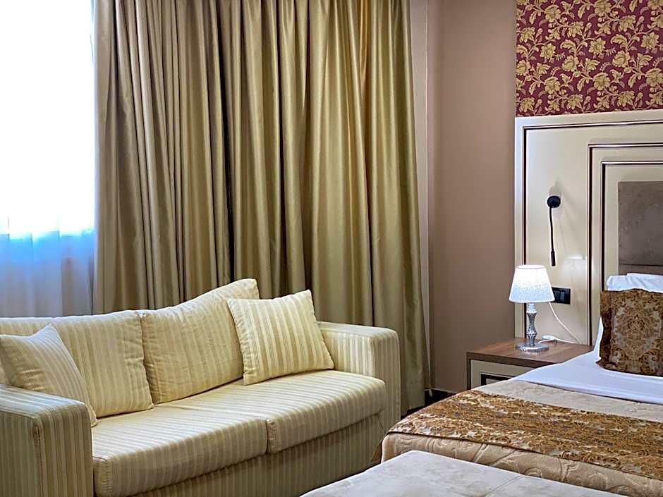 Hotel Deluxe