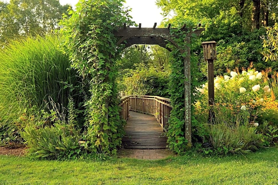 Azalea Garden Inn