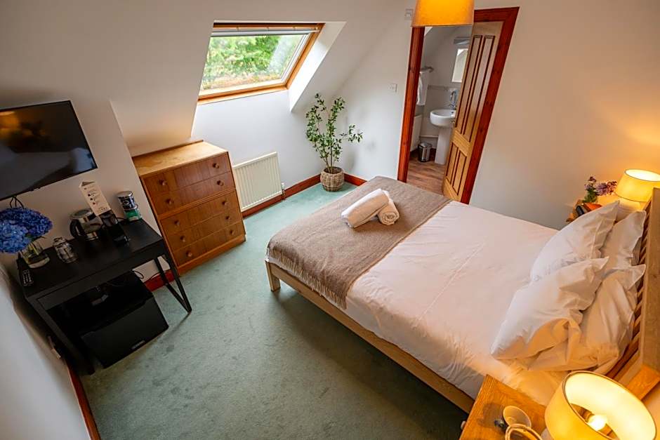 Woodlands House with Hot Tub