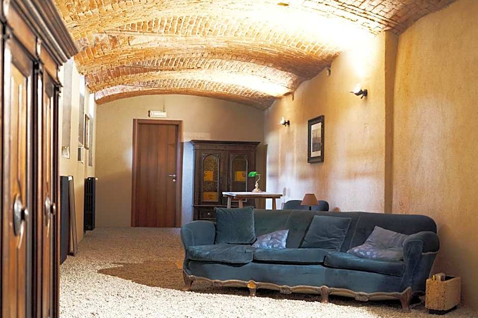 LT - Room's Bed & Living