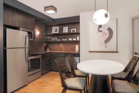 Two-Bedroom Suite with Roll-in Shower - Mobility and Hearing Accessible