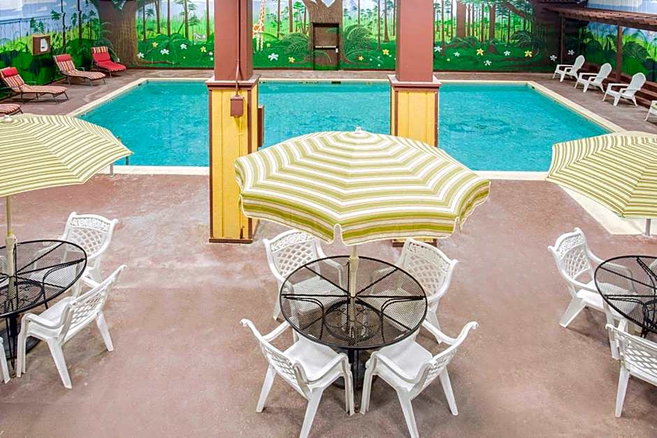 Ramada by Wyndham Angola/Fremont Area