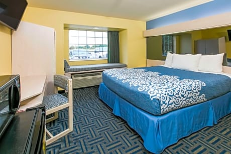 1 Queen Bed Mobility Accessible Room Non-Smoking