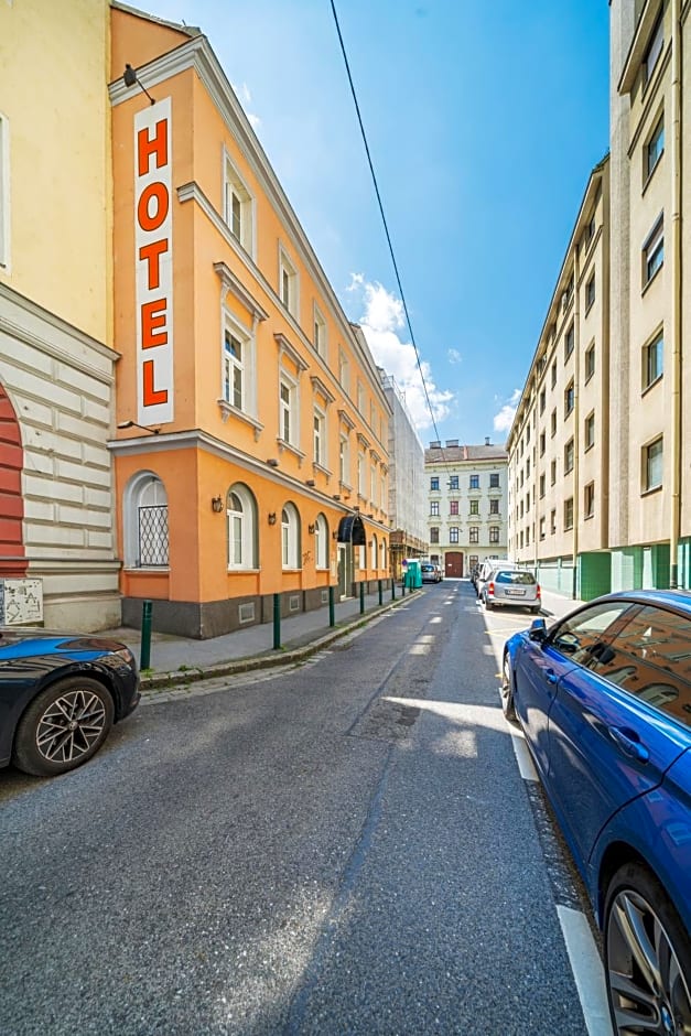 Self-Check-In Hotel Adlon