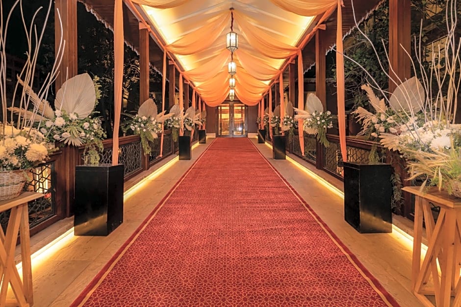 Radisson Collection Hotel & Spa, Riverfront Srinagar