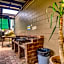 Beachcomber Lodge & Backpacker