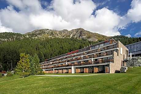Nira Alpina