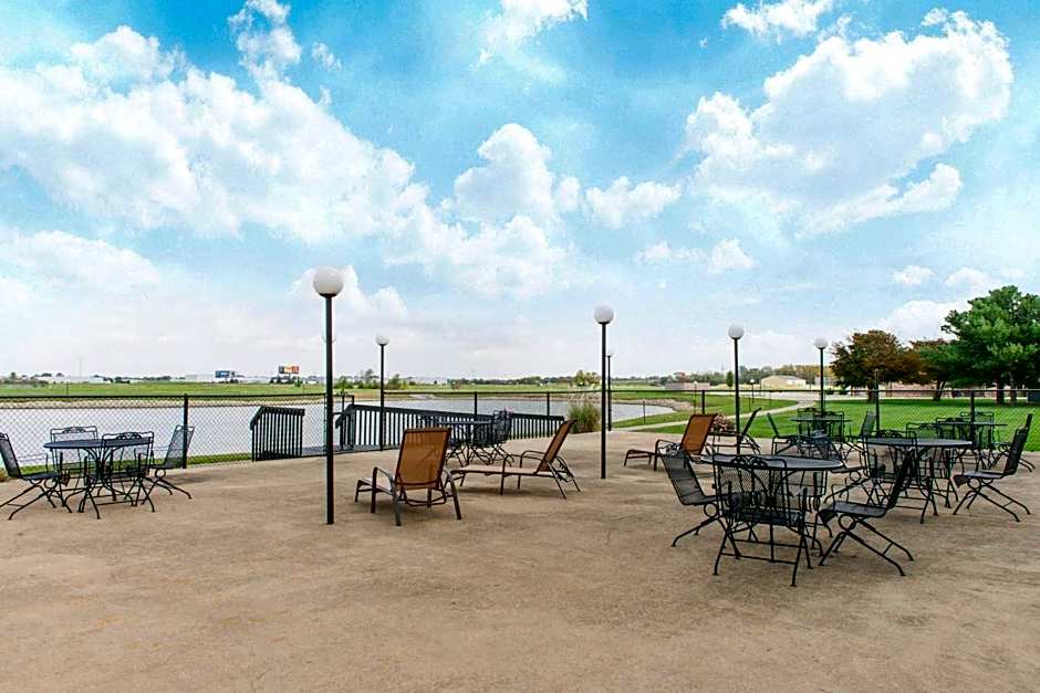 Ramada by Wyndham Springfield North